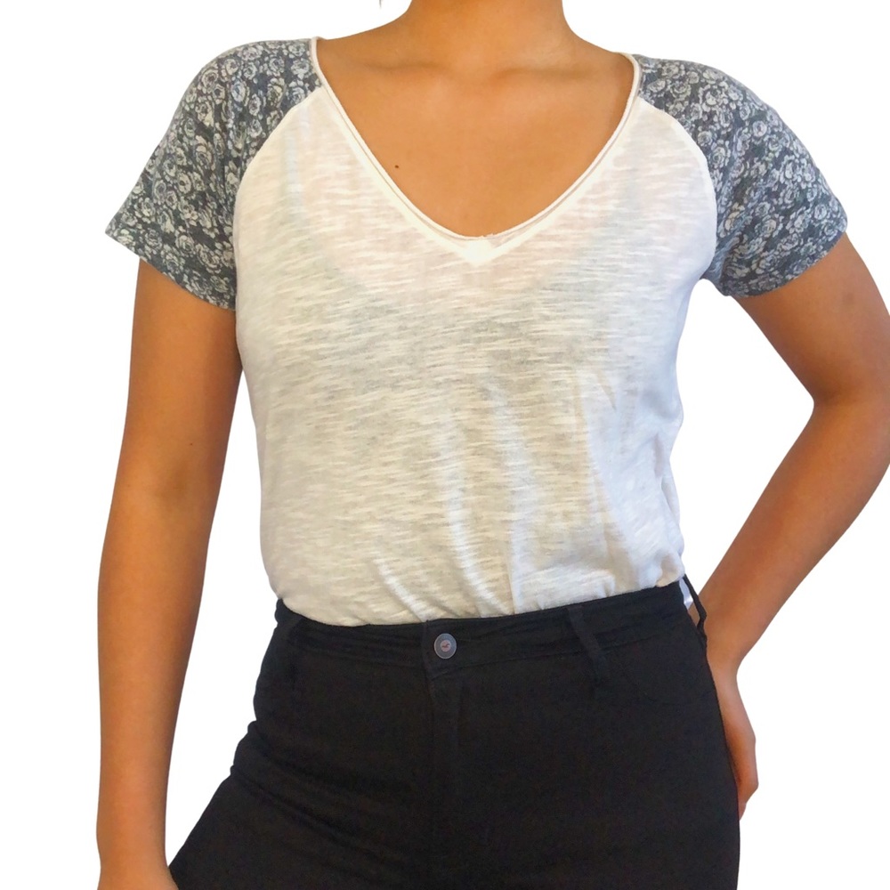 Aeropostale’s White V-Neck Top